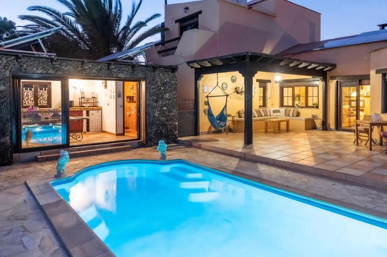 Villa Maravilla Piscina Climatizada Villaverde  Spain